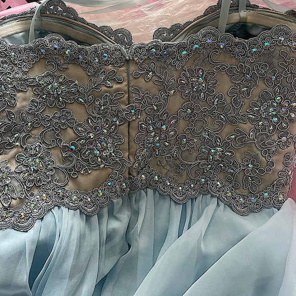 Gorgeous Perfect Condition Strapless Prom Dress - Picture 4 of 8